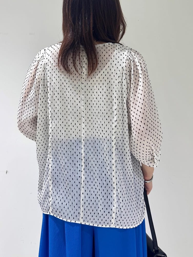 そんさんの「INDIVI｜【クールエアー素材／UVケア／セットアップ可能】エアリーフレアパンツ」を使ったコーディネート