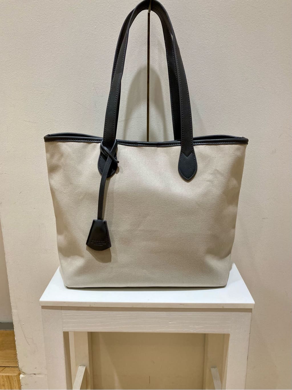 YAMAさんの「Dessin｜【A4収納可】キャンバス&times;レザー調トート」を使ったコーディネート