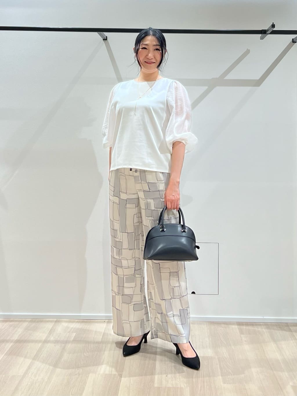 TOMOMIさんの「UNTITLED｜◆【洗える/袖シアー】ポンチ袖ボリュームトップス」を使ったコーディネート