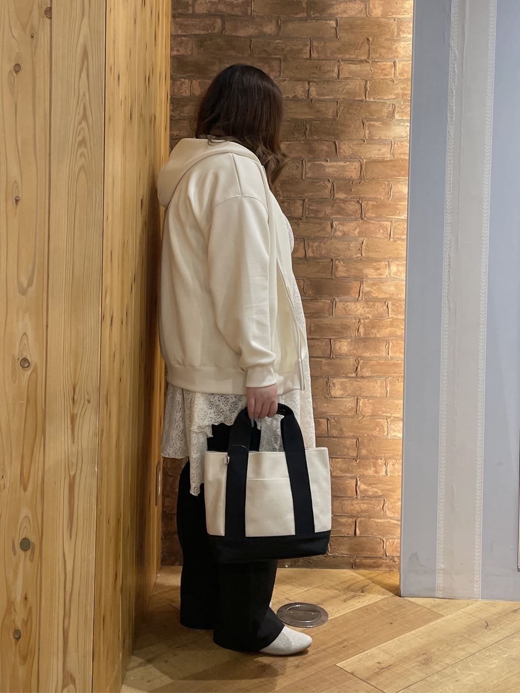 Risaさんの「SHOO･LA･RUE｜【セットアップ可/S-LL/なめらかタッチ】大人カジュアルスタイルに ZIPパーカ」を使ったコーディネート