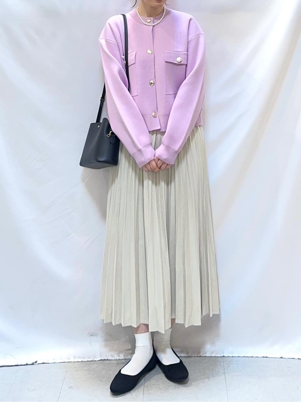 𝐇𝐢𝐫𝐨𝐦𝐢さんの「SHOO･LA･RUE｜【洗濯機可/S-LL】1枚でも羽織りでも 華やか上品カーデ」を使ったコーディネート
