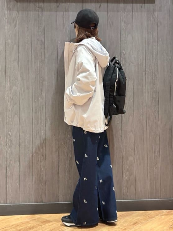 meiさんの「SHOO･LA･RUE｜【洗濯機可/S-LL】コーデの主役になる ロゴアソート 裏毛スウェット」を使ったコーディネート