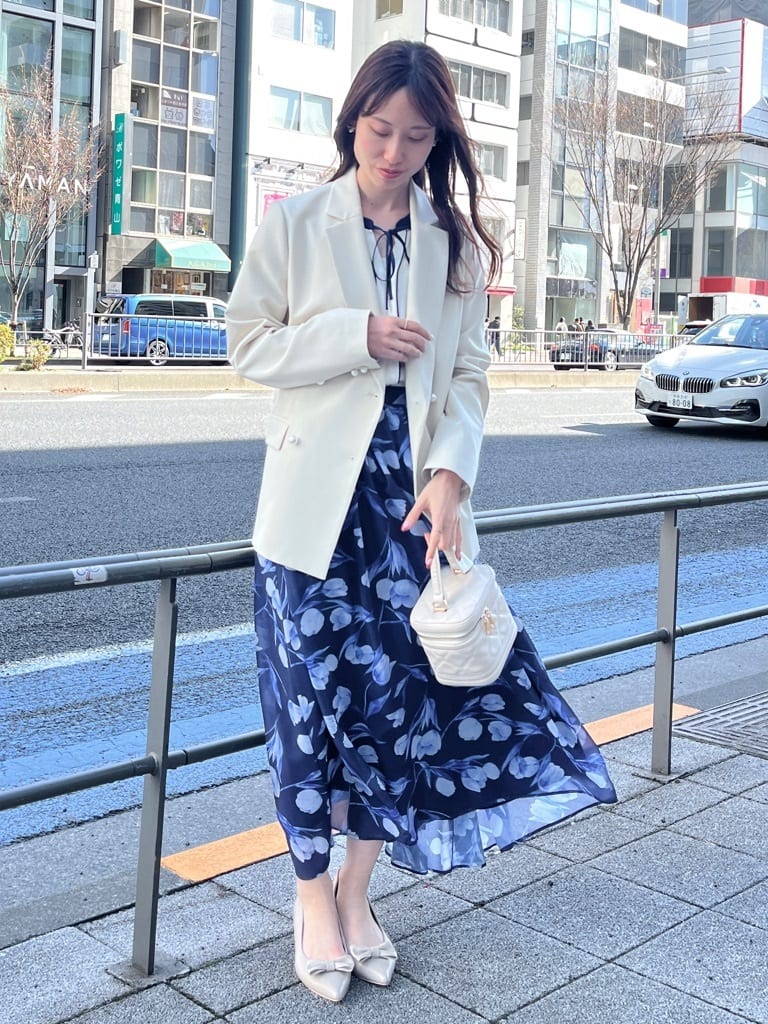 はばさんの「Couture brooch｜【洗える・ハレの日・通勤】配色 細リボンタイ ブラウス」を使ったコーディネート