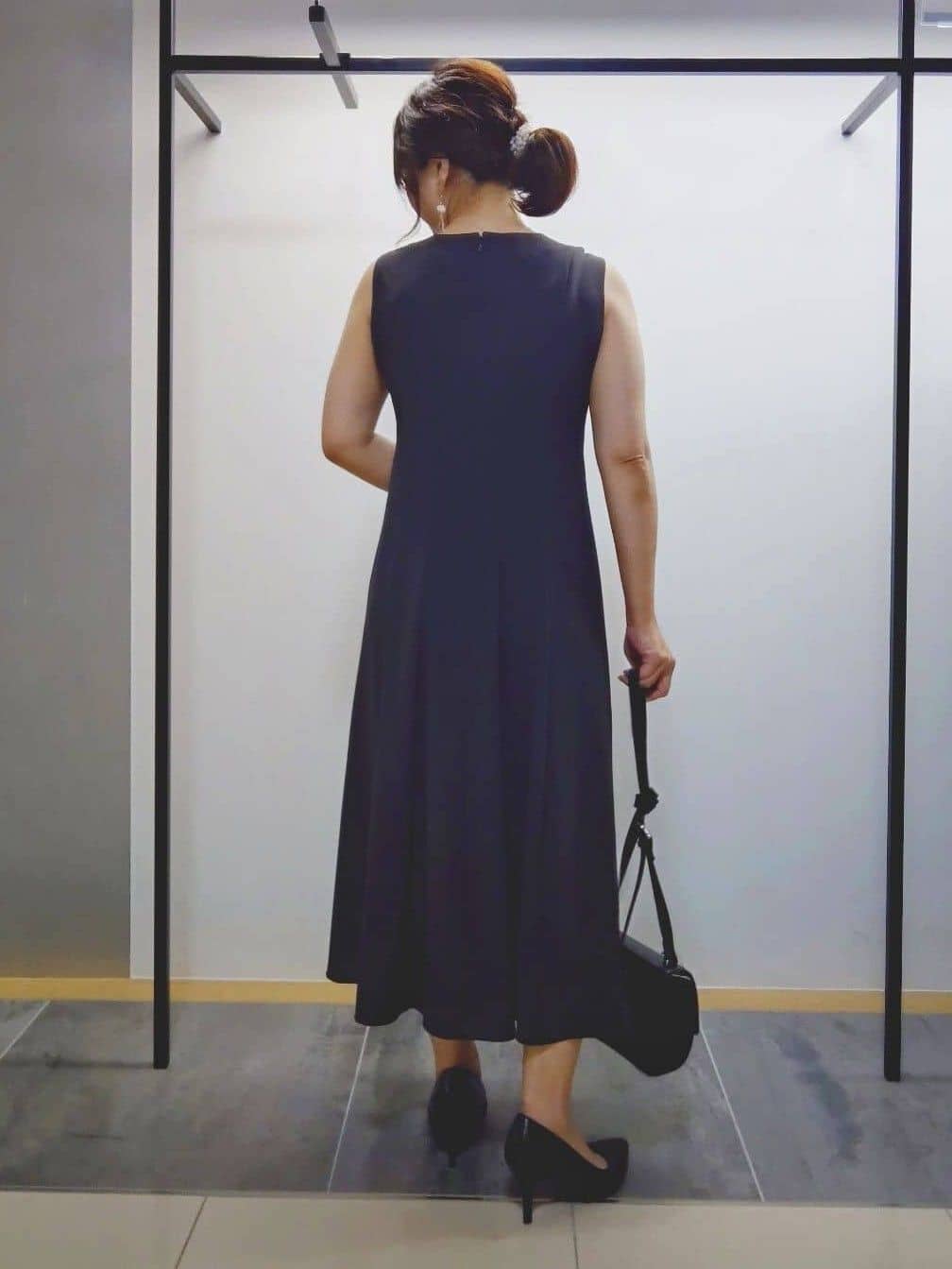 TOMOMIさんの「INDIVI｜【美シルエット】ノースリーブワンピース」を使ったコーディネート