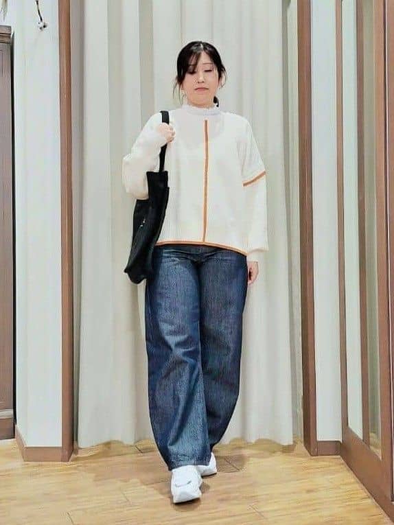 chami さんの「SHOO･LA･RUE｜【前後2WAY/S-LL】体型カバーもこなれ見えも叶う　ふんわりお袖の配色パイピングニット」を使ったコーディネート