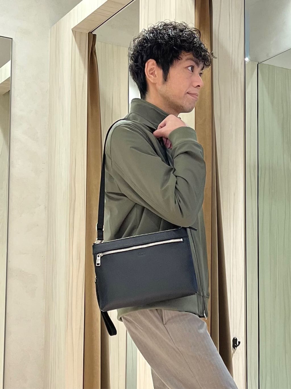 URAさんの「TAKEO KIKUCHI｜スタンドカラー ショート リブ ブルゾン」を使ったコーディネート