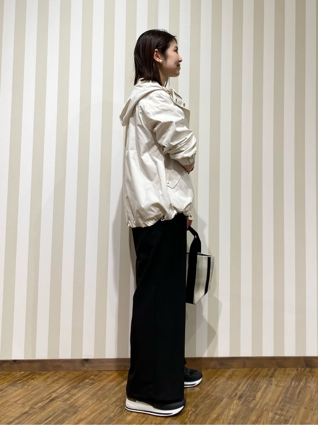 SAOさんの「SHOO･LA･RUE｜【洗濯機可/S-LL】軽やかなパイピングがポイント スウェットライクニット」を使ったコーディネート