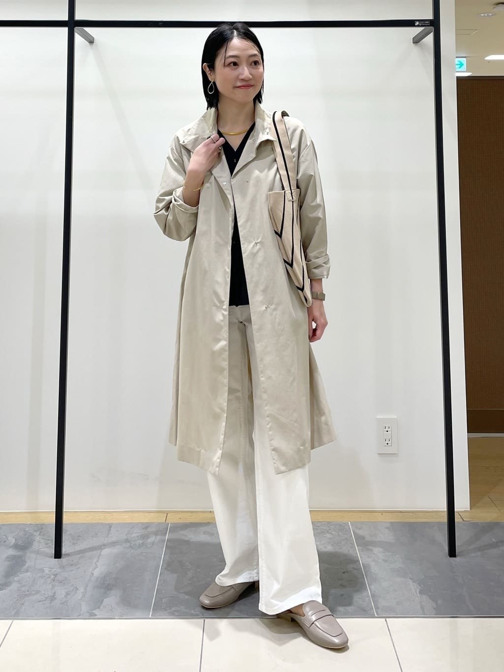 shihoさんの「INDIVI｜【撥水／軽量】ミニマル スタンドカラーコート」を使ったコーディネート