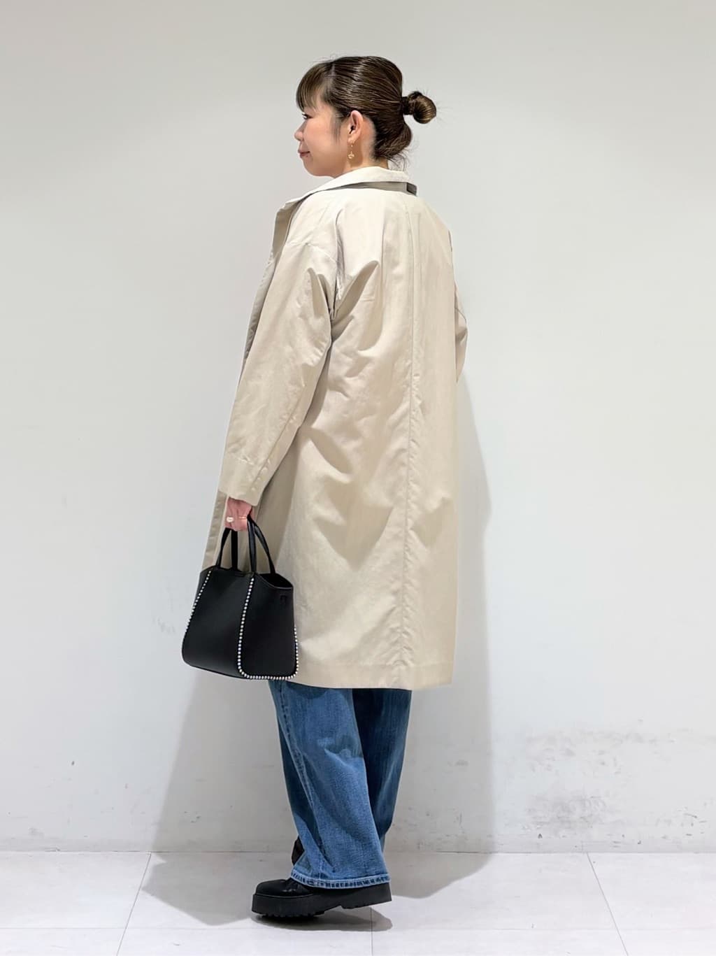 tsuyuさんの「INDIVI｜【撥水／軽量】ミニマル スタンドカラーコート」を使ったコーディネート