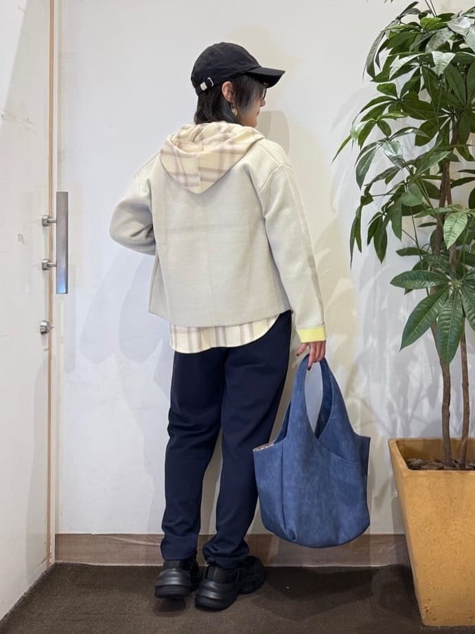 misakiさんの「SHOO･LA･RUE｜【洗濯機可/S-LL】品良くきまる 配色カーディガン」を使ったコーディネート