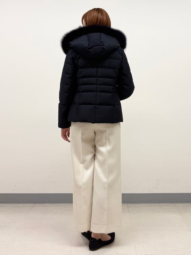 まいこさんの「INDIVI｜【名品／撥水／抗菌防臭】ショート丈リサイクルダウンコート」を使ったコーディネート