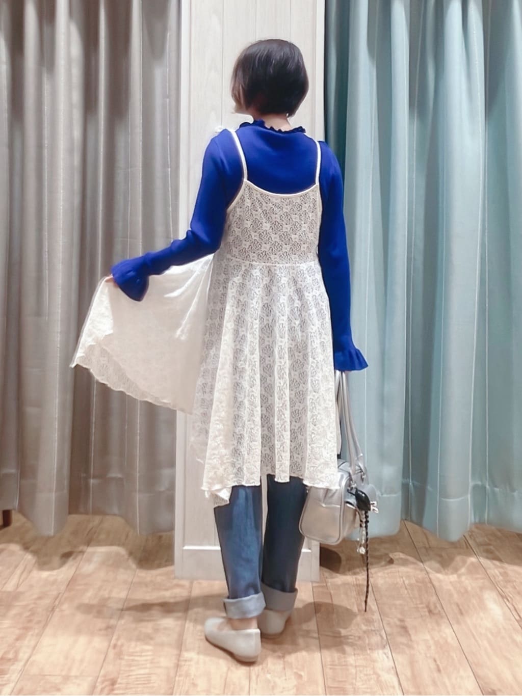 aaamiさんの「SHOO･LA･RUE｜【SHOO・LA・RUE DENIM】大人のきれいめカジュアルに デニムテーパードパンツ」を使ったコーディネート