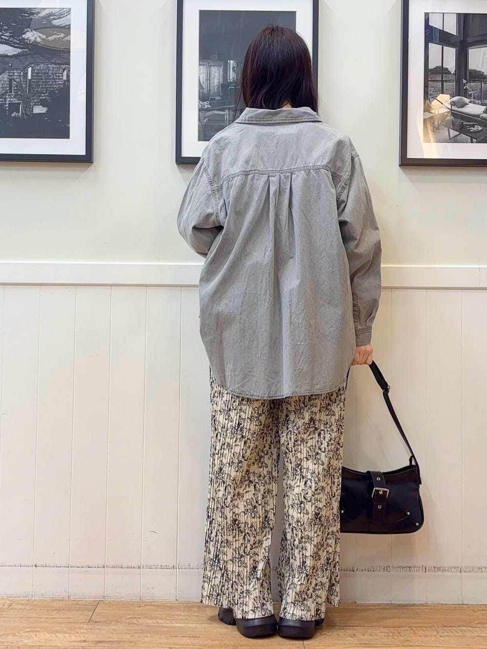 えぬさんの「SHOO･LA･RUE｜【洗濯機可/UV/綿100％】体型カバーが叶う ゆるトップス」を使ったコーディネート