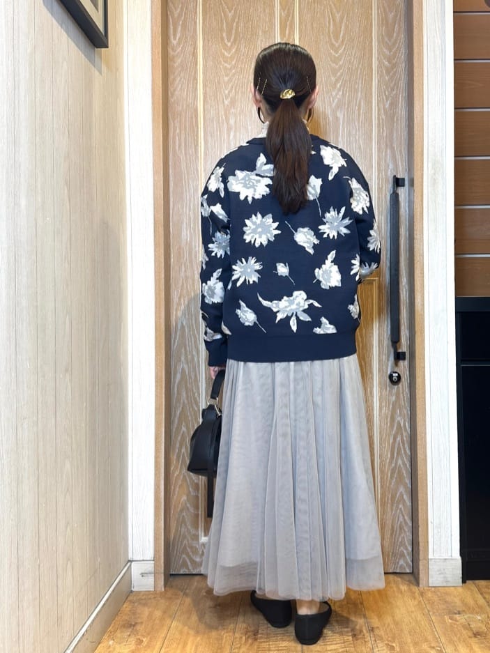 KAORIさんの「SHOO･LA･RUE｜【洗濯機可/S-LL】ゆるシルエット 甘すぎない　大人の花柄もちもちニット」を使ったコーディネート