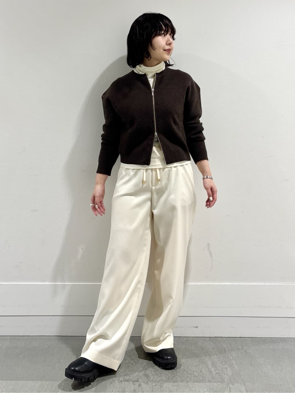 モエカさんの「UNTITLED｜【ゆったりサイズ／着丈短め】ジップニットカーディガン」を使ったコーディネート