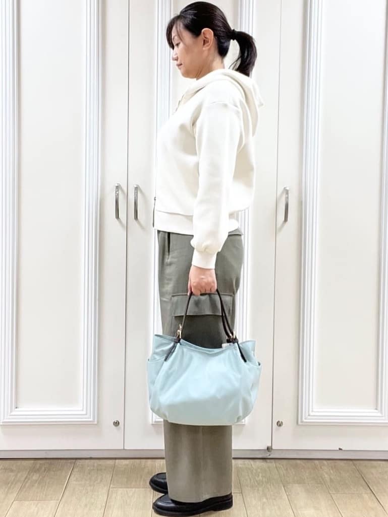 KAOさんの「Reflect｜ストレートワイドカーゴパンツ」を使ったコーディネート