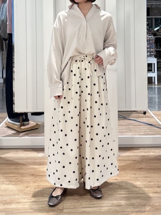 hinakoさんの「Dessin｜【洗える】コットンVネックニット」を使ったコーディネート