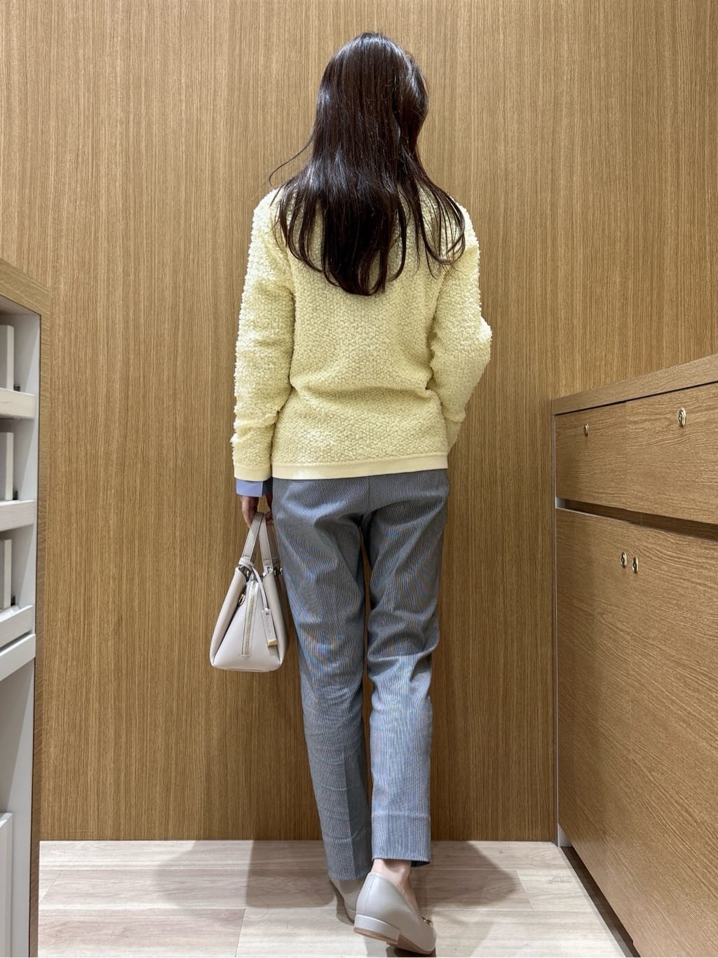 maiさんの「OPAQUE.CLIP｜ツイードライクVネックニットカーディガン【洗濯機OK】」を使ったコーディネート