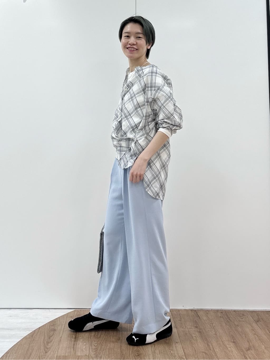 kanaeさんの「INDIVI｜【2WAY／シアー】バイアスチェック柄＆無地 カシュクールシャツ」を使ったコーディネート