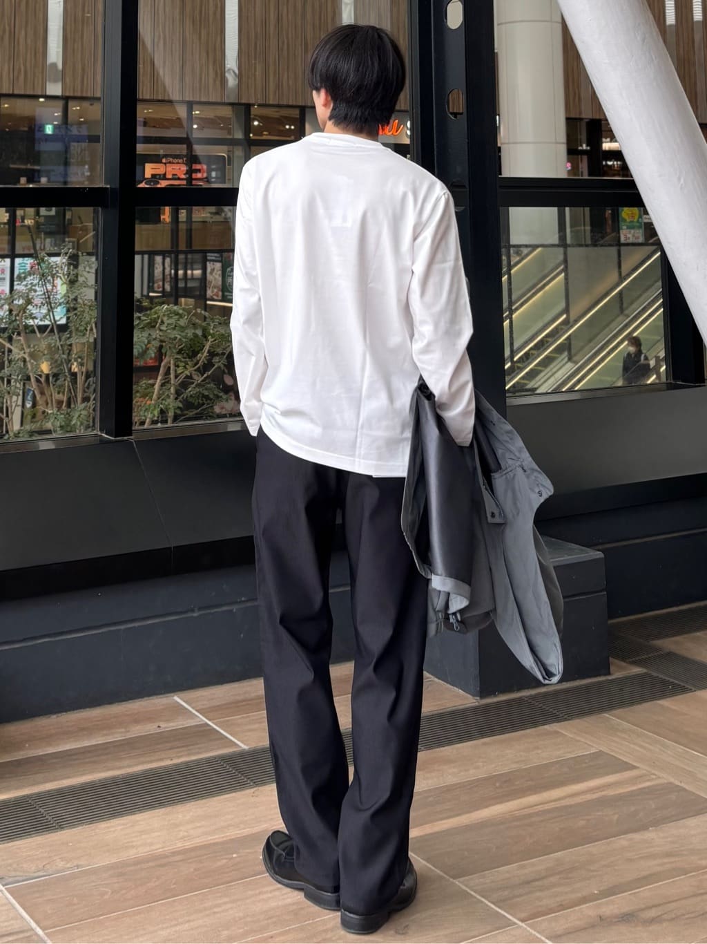 うらしーさんの「THE SHOP TK｜【季節の変わり目に最適】ナイロンマウンテンパーカ  防風/洗濯機OK」を使ったコーディネート