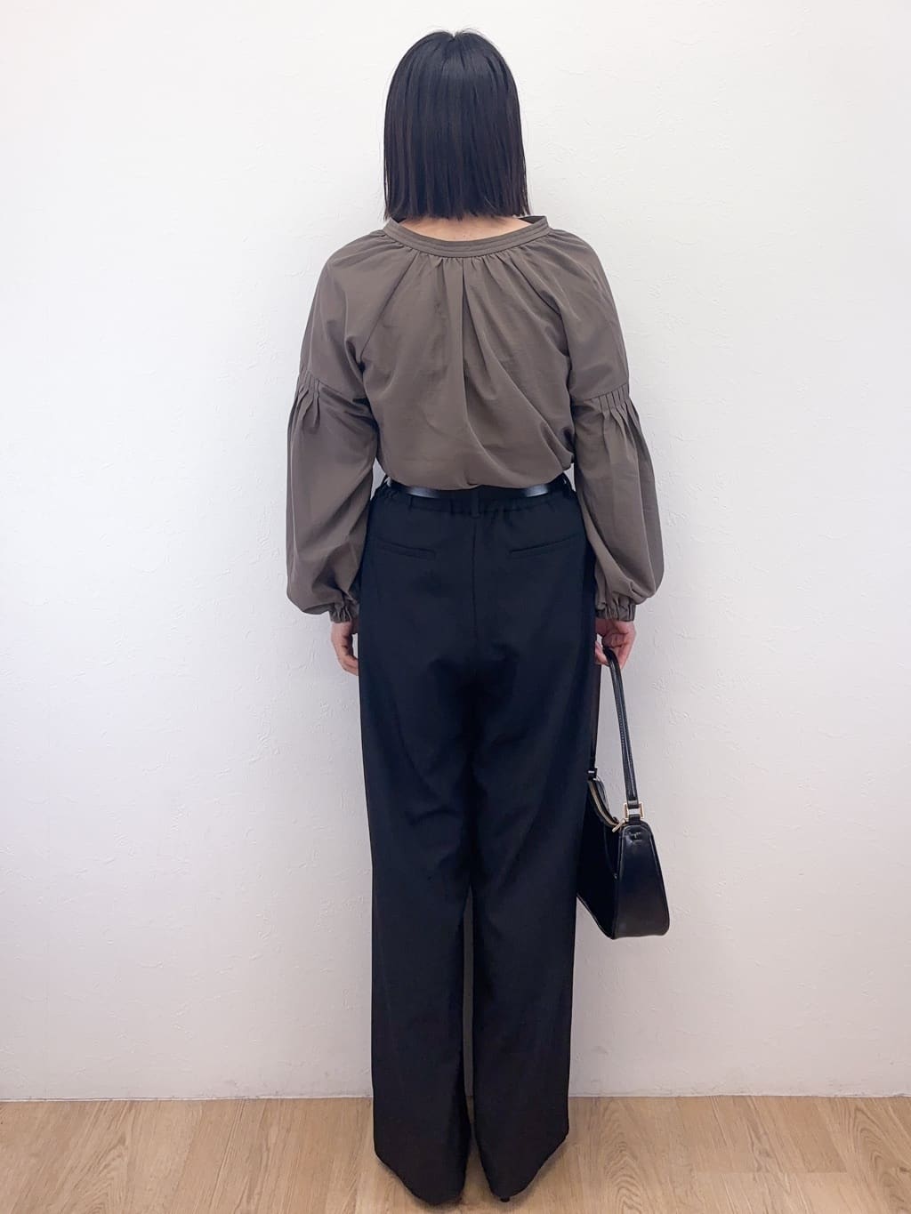 Takeさんの「OPAQUE.CLIP｜スキッパーボリュームスリーブブラウス【洗濯機OK】」を使ったコーディネート