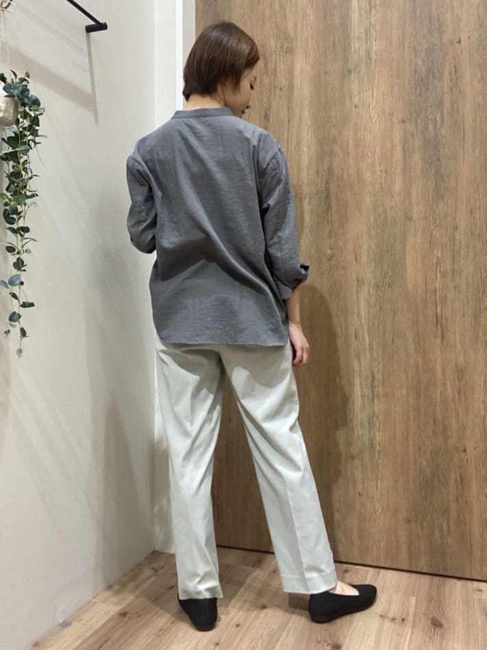 まなしぃさんの「grove｜【貴島明日香さん着用】お仕事も普段も。今どきワークシャツブラウス」を使ったコーディネート