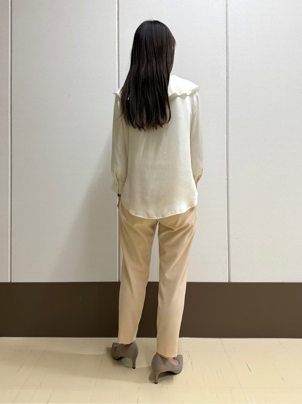 mamiさんの「INDIVI｜【洗える】ラッフルサテンブラウス」を使ったコーディネート