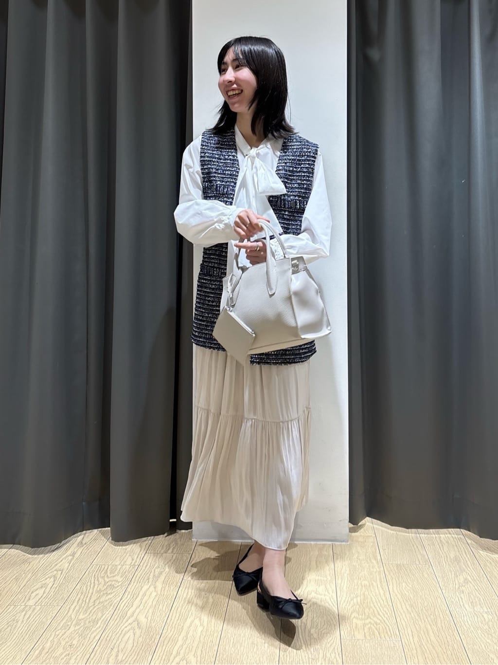 Yoshimiさんの「INDIVI｜【2点セット／洗える】ツイードジレ＆ボウタイブラウス」を使ったコーディネート