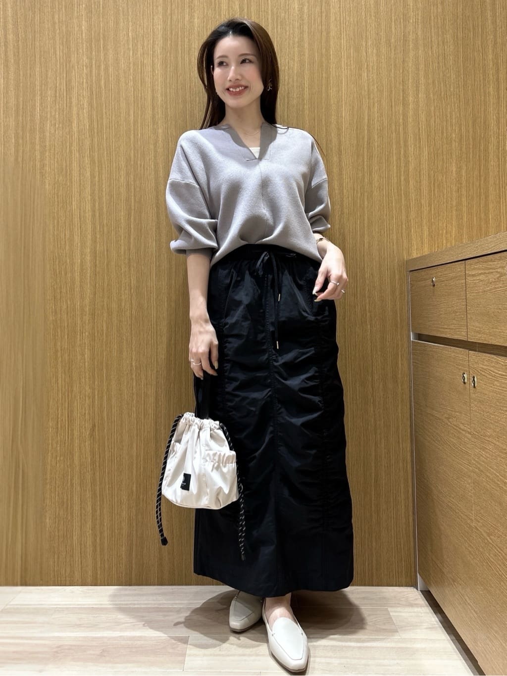 maiさんの「OPAQUE.CLIP｜キーネックデザインニット【洗濯機OK】」を使ったコーディネート