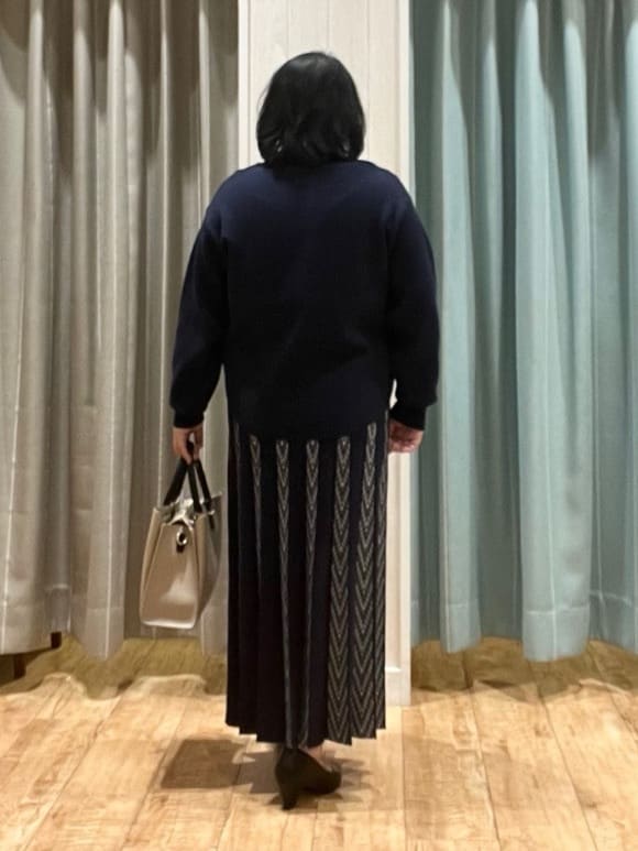 あやさんの「SHOO･LA･RUE｜【洗濯機可/セットアップ可/インせず着られる】もちもち裾ラウンドニット」を使ったコーディネート