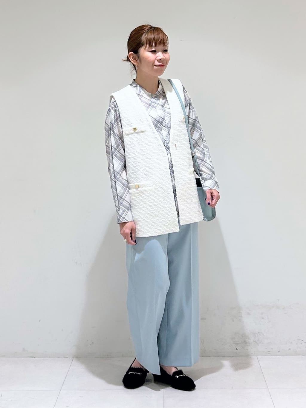 tsuyuさんの「INDIVI｜【撥水／UVケア／2WAY】超軽量ライナー付ライトトレンチコート」を使ったコーディネート