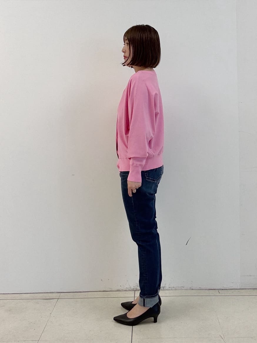 yoshiyaさんの「INDIVI｜【洗える／前後2WAY／アンサンブル可能】ドルマンスリーブカーディガン」を使ったコーディネート