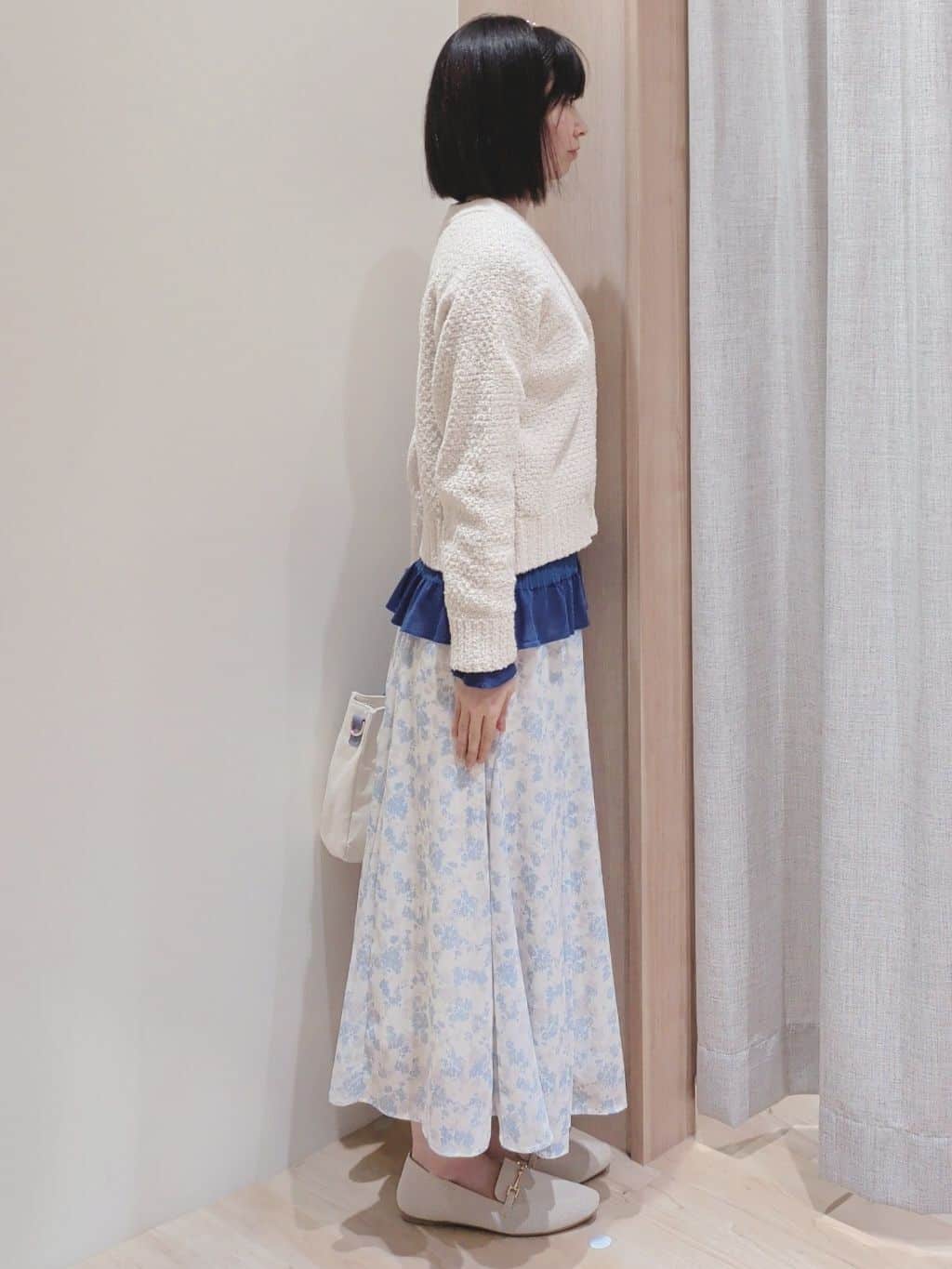 Yuiさんの「grove｜高評価！【洗える】リラックスして着たい、Vネックカーディガン」を使ったコーディネート