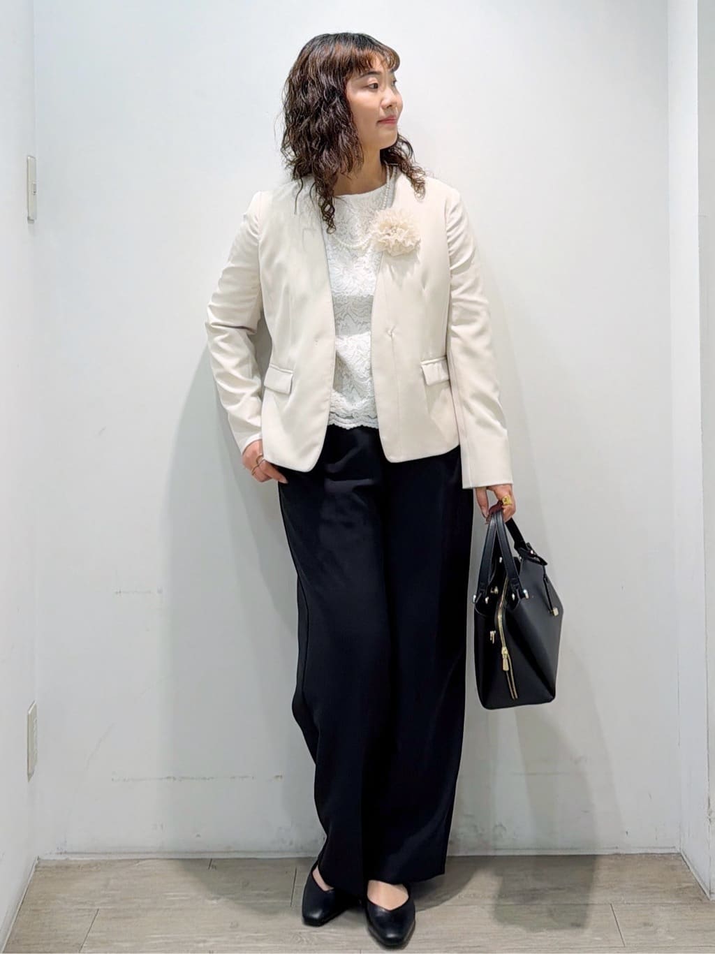 sumicaさんの「OPAQUE.CLIP｜《通勤／セットアップ対応》 パイピングVネックジャケット【洗濯機OK】」を使ったコーディネート