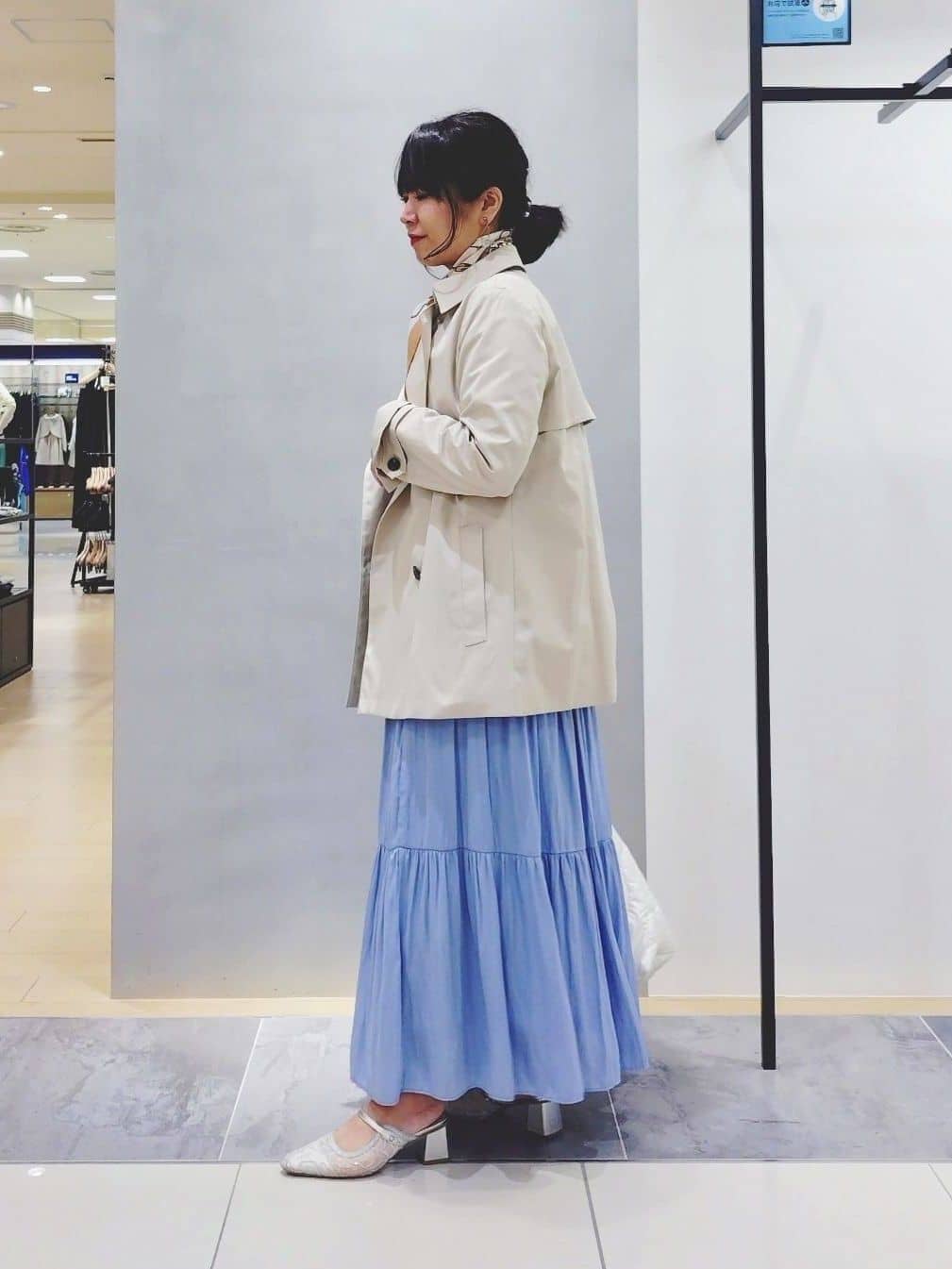 TOMOMIさんの「INDIVI｜【洗える／丈調整可能】ギャザーフレアスカート」を使ったコーディネート