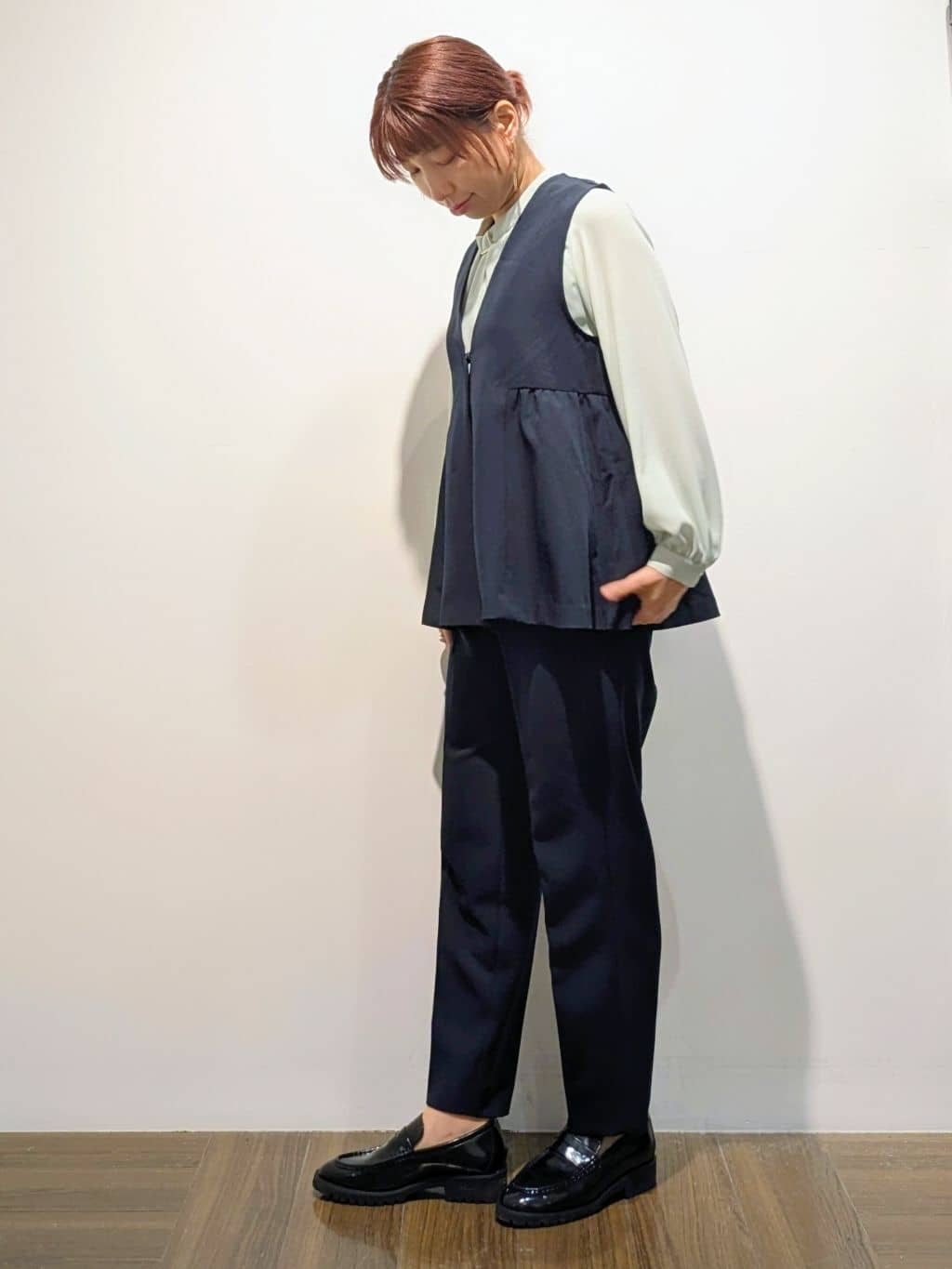 4410さんの「THE SHOP TK｜【通勤・きちんと見えに】ダブルクロス ペプラムジレ/セットアップ可」を使ったコーディネート