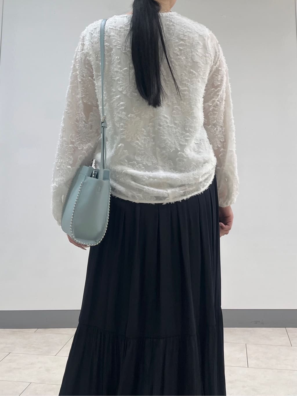 hasuさんの「INDIVI｜【華やか／大人シアー／セレモニー】カットフリンジブラウス」を使ったコーディネート