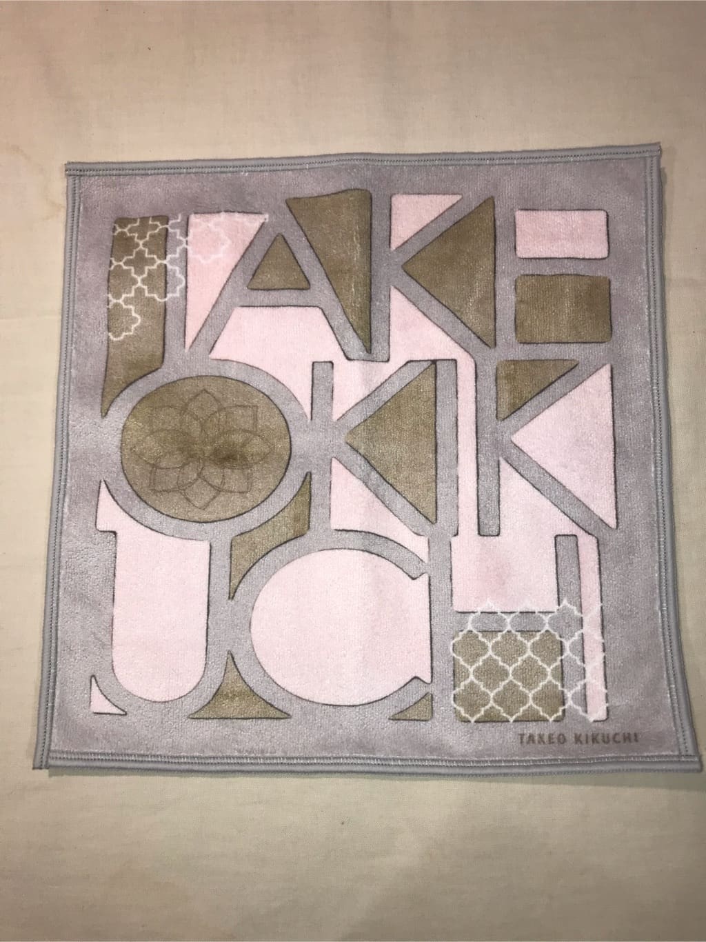 じゅんさんの「TAKEO KIKUCHI｜タイル柄プリントフォンカチ」を使ったコーディネート