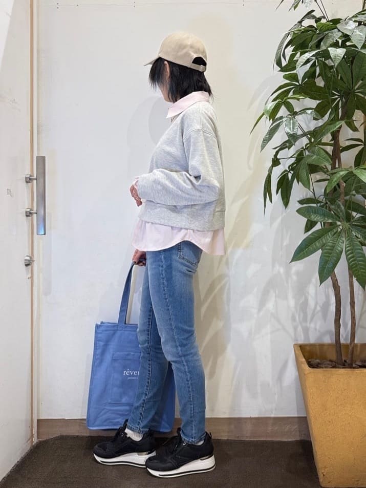 misakiさんの「SHOO･LA･RUE｜【洗濯機可】1枚でサマ見え シャツレイヤード風 スウェット」を使ったコーディネート