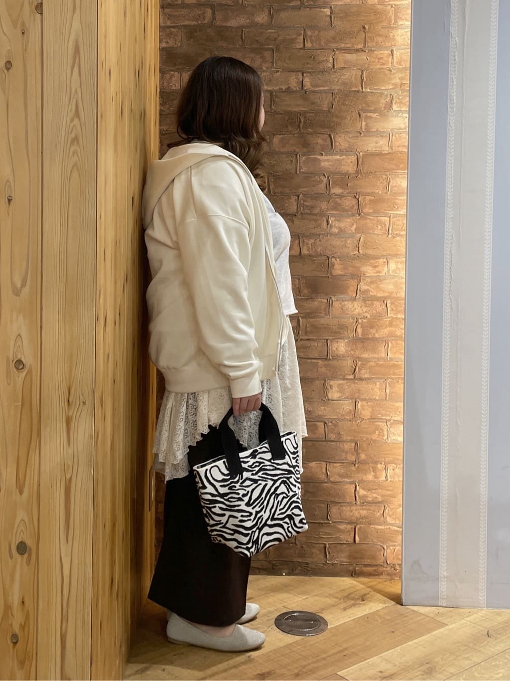 Risaさんの「SHOO･LA･RUE｜【セットアップ可/S-LL/なめらかタッチ】大人カジュアルスタイルに ZIPパーカ」を使ったコーディネート
