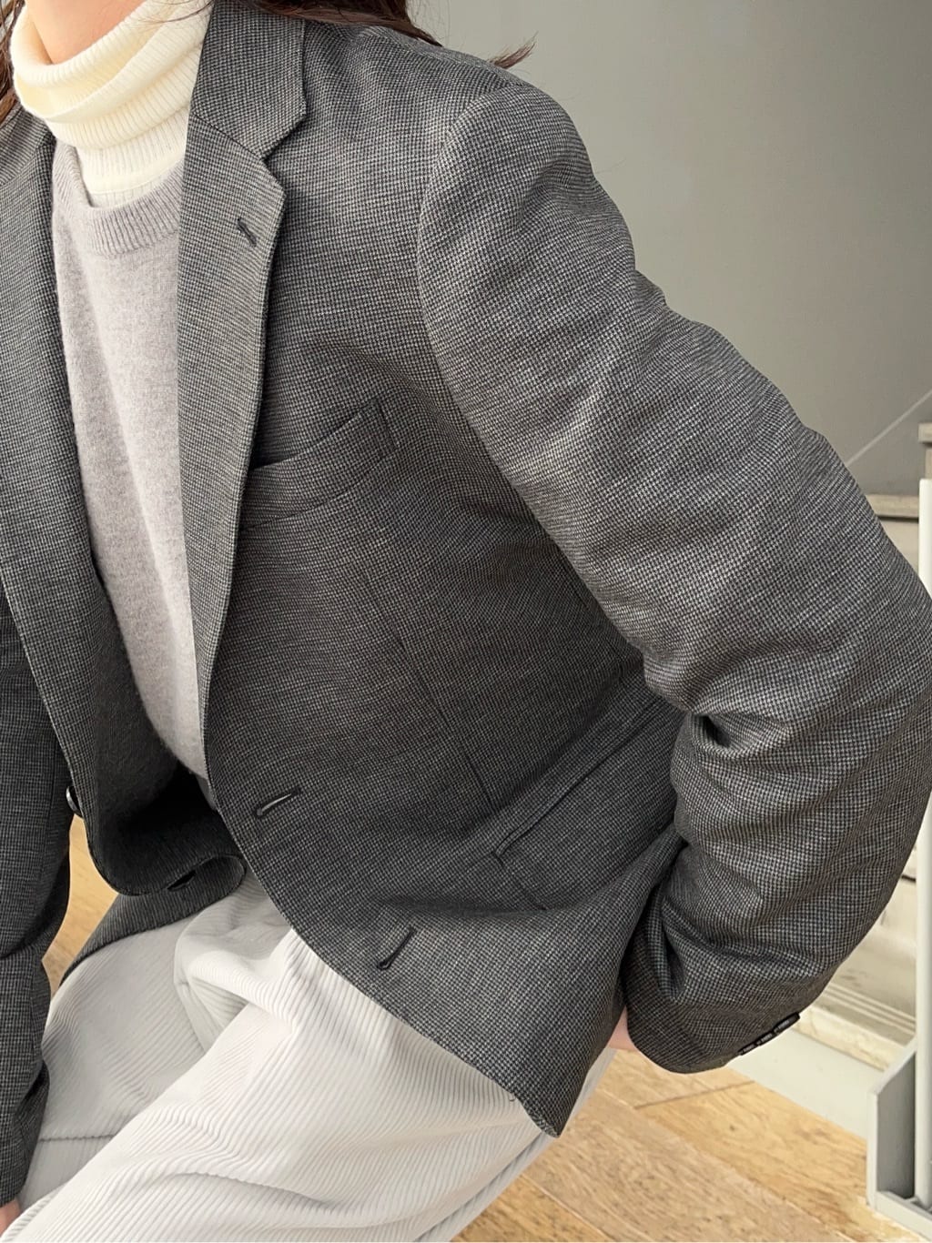 神野（jinno）さんの「TAKEO KIKUCHI｜【Air Palette Knit】ワンポイント カラーニット プルオーバー」を使ったコーディネート