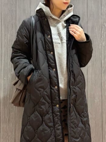 meiさんの「SHOO･LA･RUE｜【撥水/フード取り外し可】冬に嬉しいこだわり満載 ひょうたん柄キルトコート」を使ったコーディネート