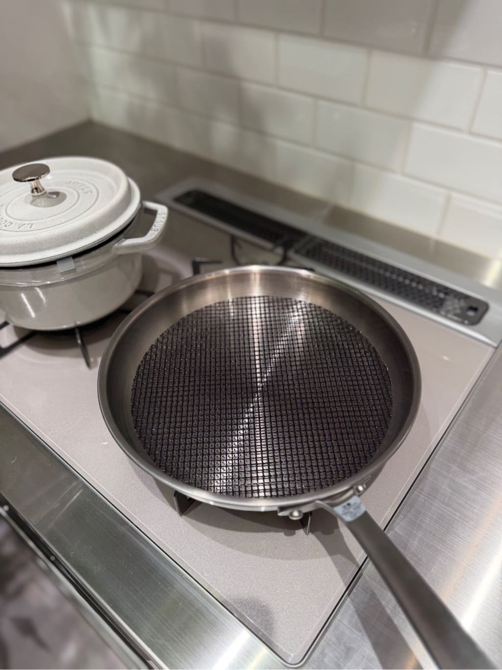えびさんの「212 KITCHEN STORE｜フライパン用焼き物メッシュシート 直径240mm」を使ったコーディネート