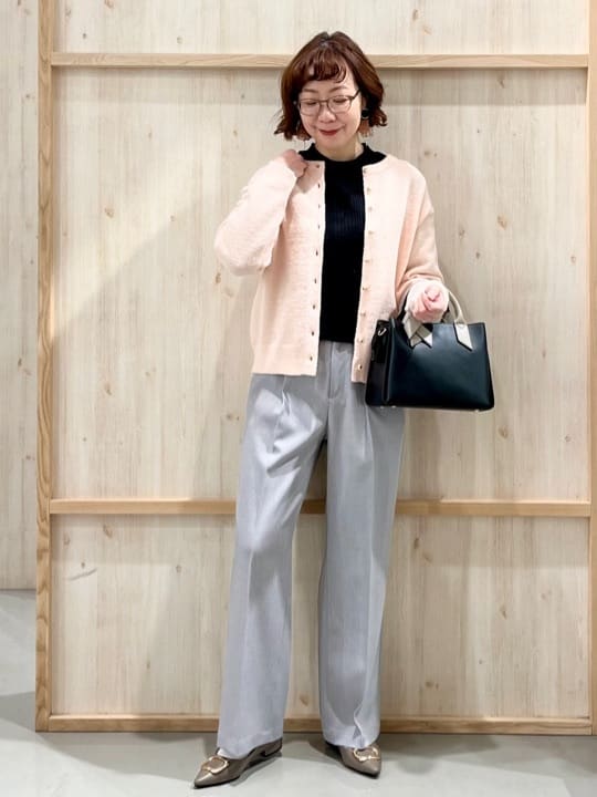 nakoさんの「THE SHOP TK｜ふわふわミニシャギー クルーネックカーディガン」を使ったコーディネート