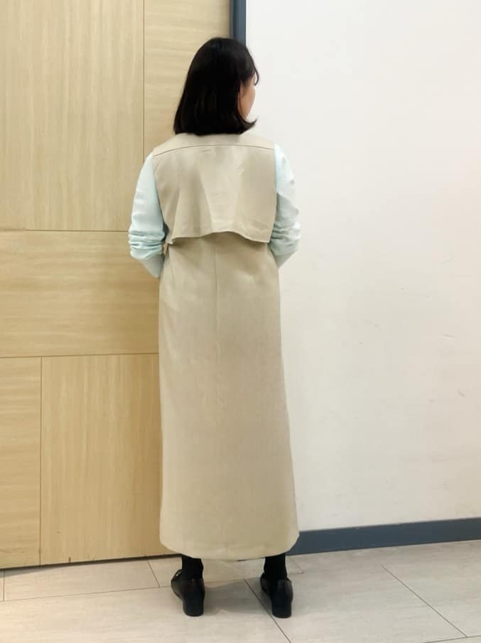 YOさんの「grove｜高評価！【一枚着／ジレ】着回しできるトレンチライクジャンドレ」を使ったコーディネート