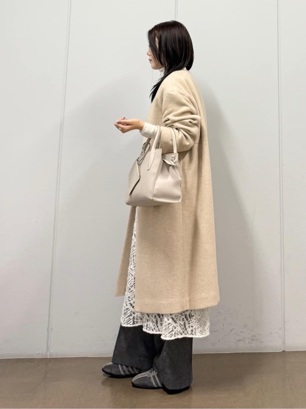mizukiさんの「INDIVI｜【軽量／ウール混】ライトフォルム ロングコート」を使ったコーディネート