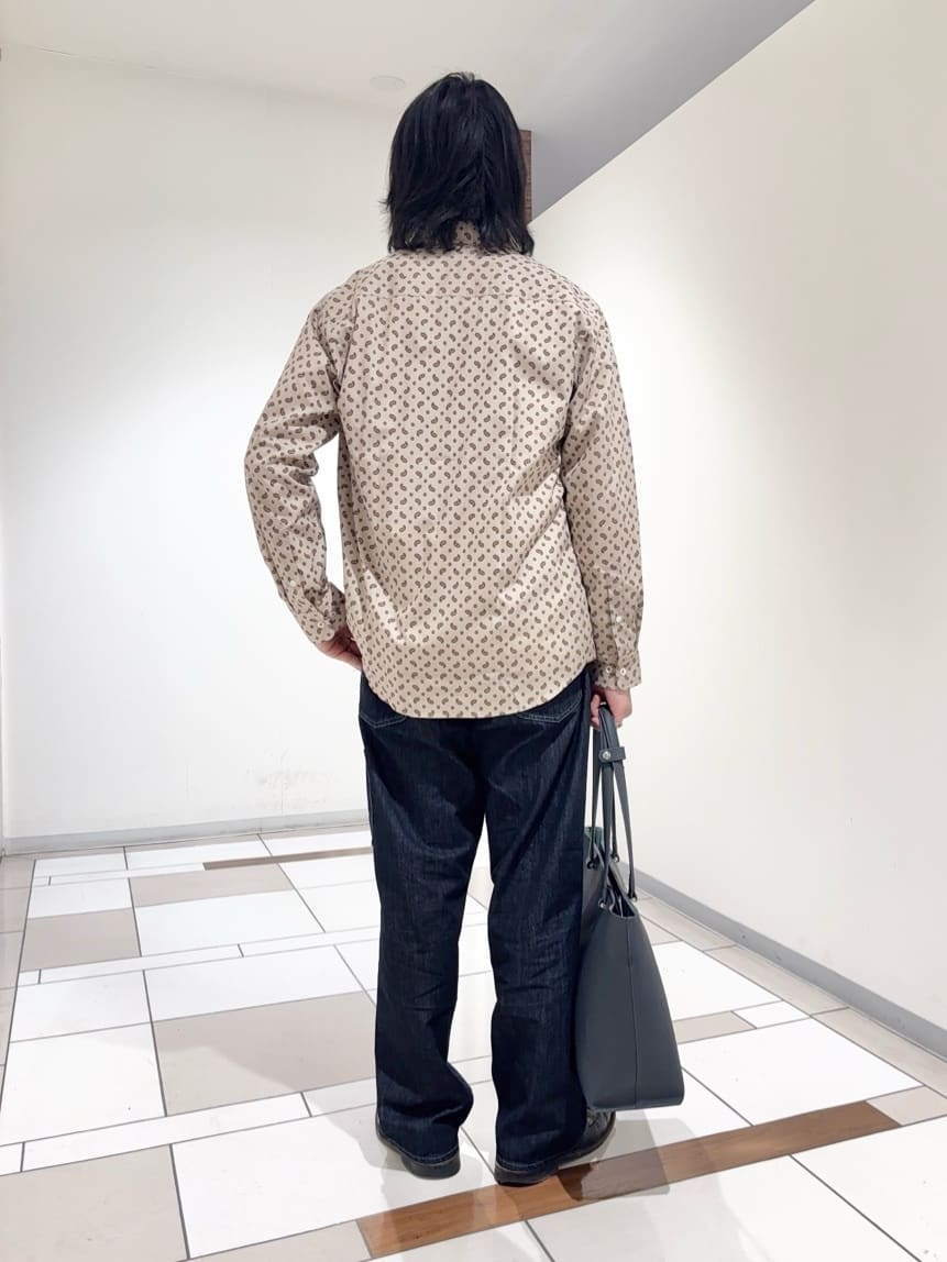 及川さんの「TAKEO KIKUCHI｜【BOWLER HAT LABEL】小紋ペイズリープリント 長袖シャツ」を使ったコーディネート