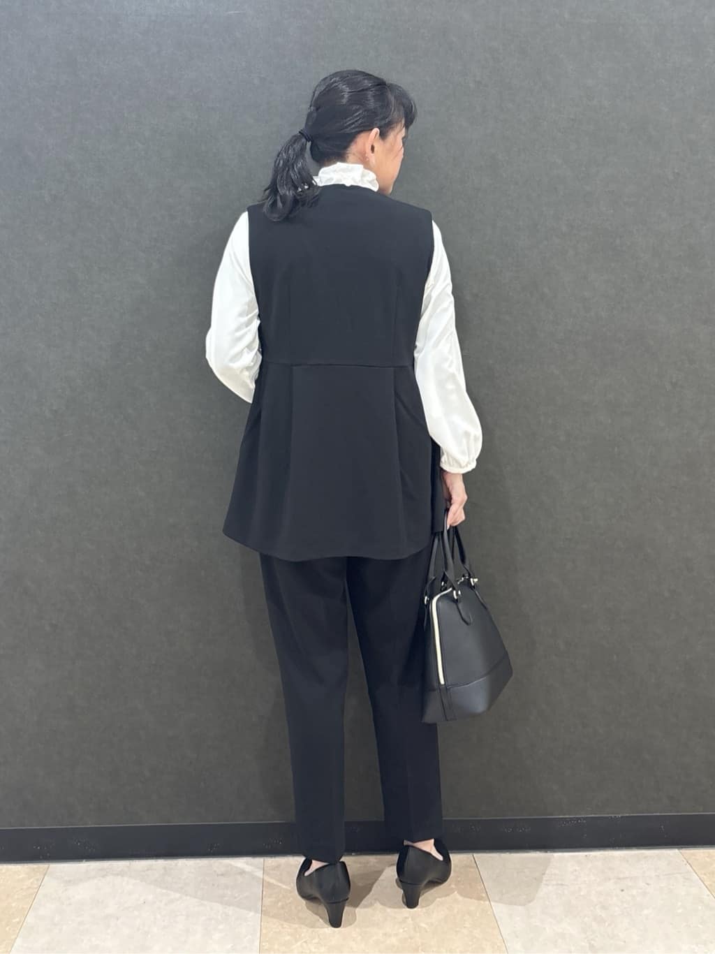 わかさんの「SHOO･LA･RUE｜【洗濯機可】上品で華やか スタンドフリルブラウス」を使ったコーディネート