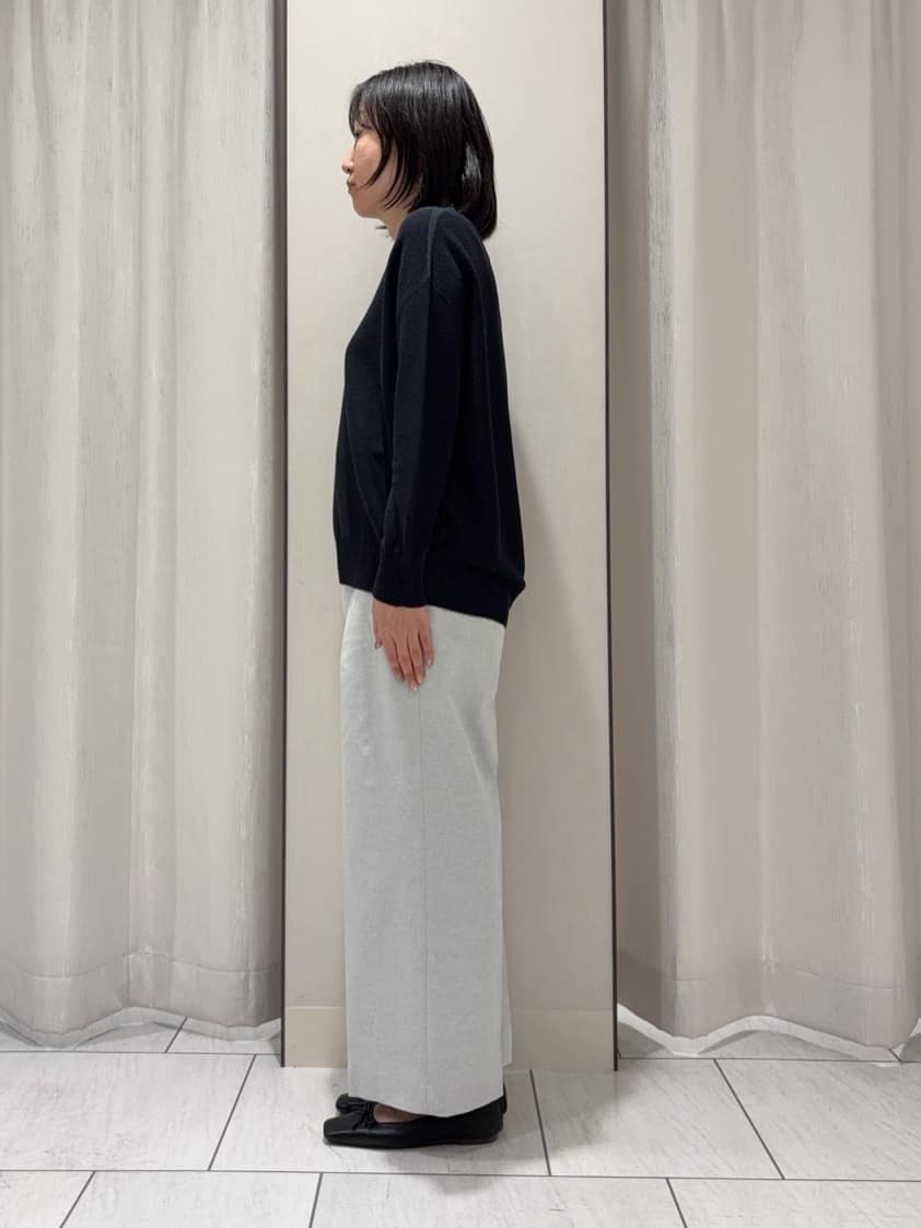 わたなべさんの「UNTITLED｜【7色展開/洗える/程よい透け感】ドライタッチVネックニット」を使ったコーディネート