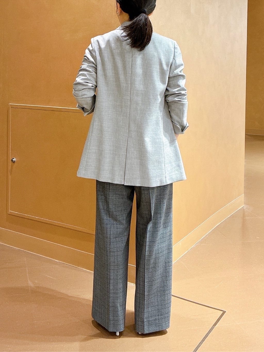 hattoriさんの「INDIVI｜【UVケア】プリントフォトロングTシャツ」を使ったコーディネート